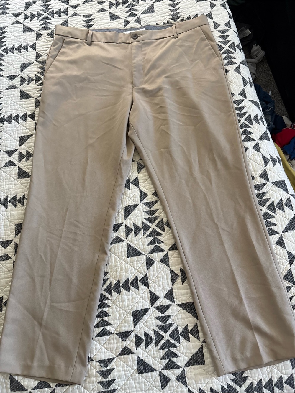 Amazon Essentials - Men's Dress Pants - Tan - Size 40 x 30